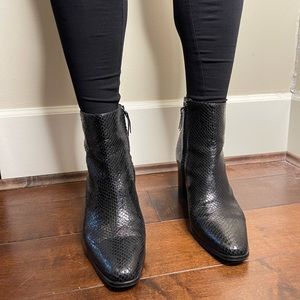 Massimo Dutti ankle boots. Size 40, size 9 US. Worn only inside